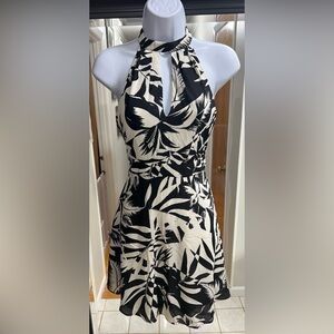 Brand: Express
Size: 0
Never Worn